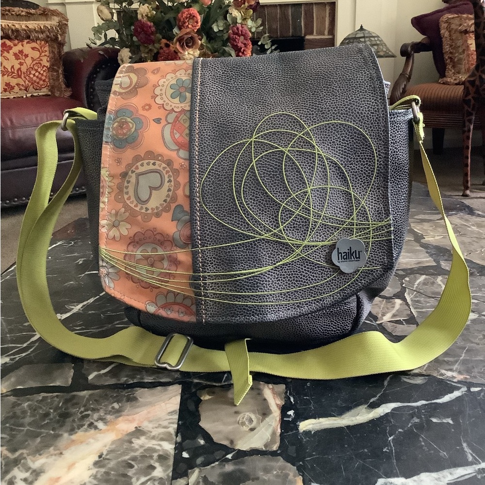Haiku Sharon Eisenhauer large vegan floral messanger crossbody bag 15x12